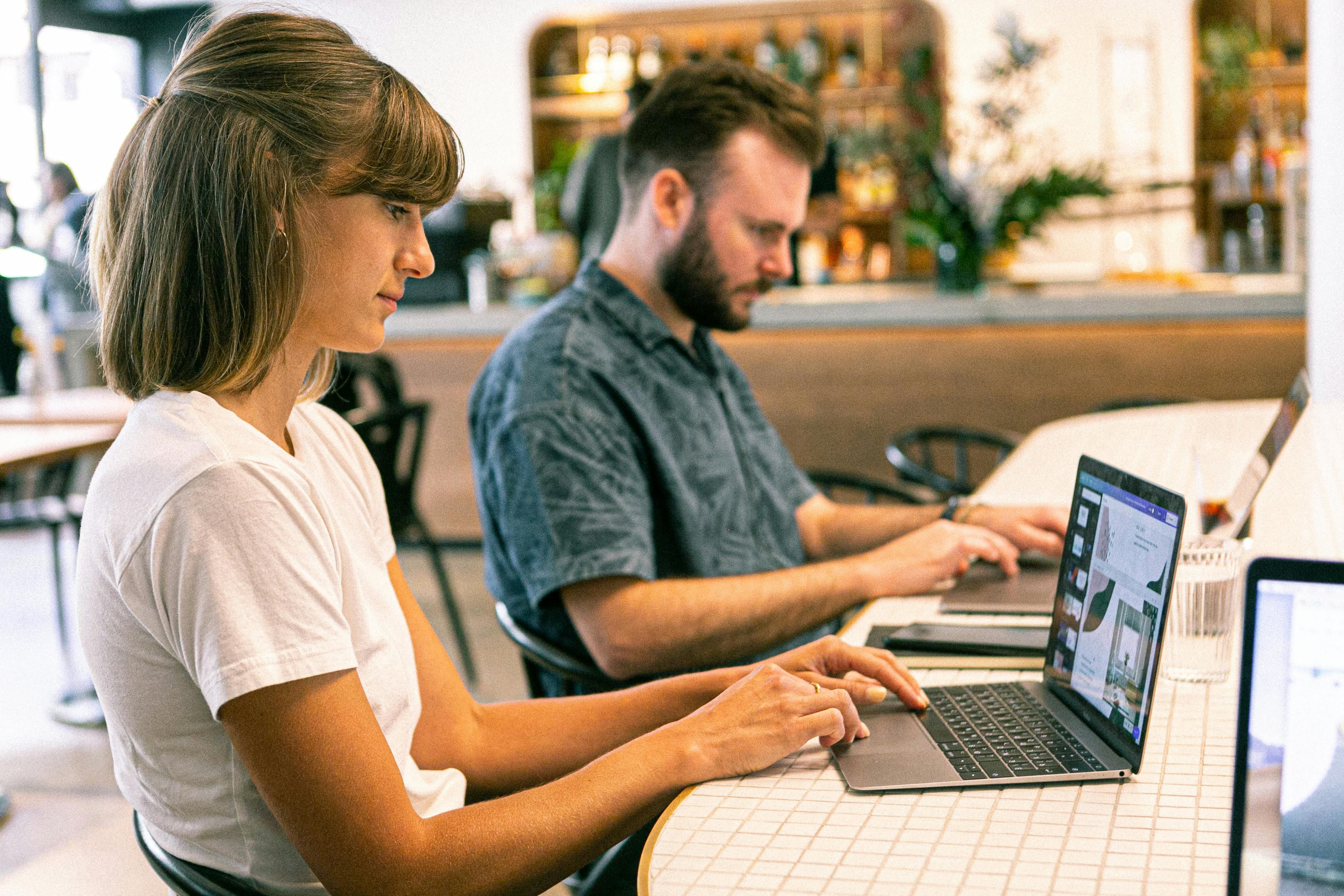 team-work-pexels-canvastudio-3194518.jpg